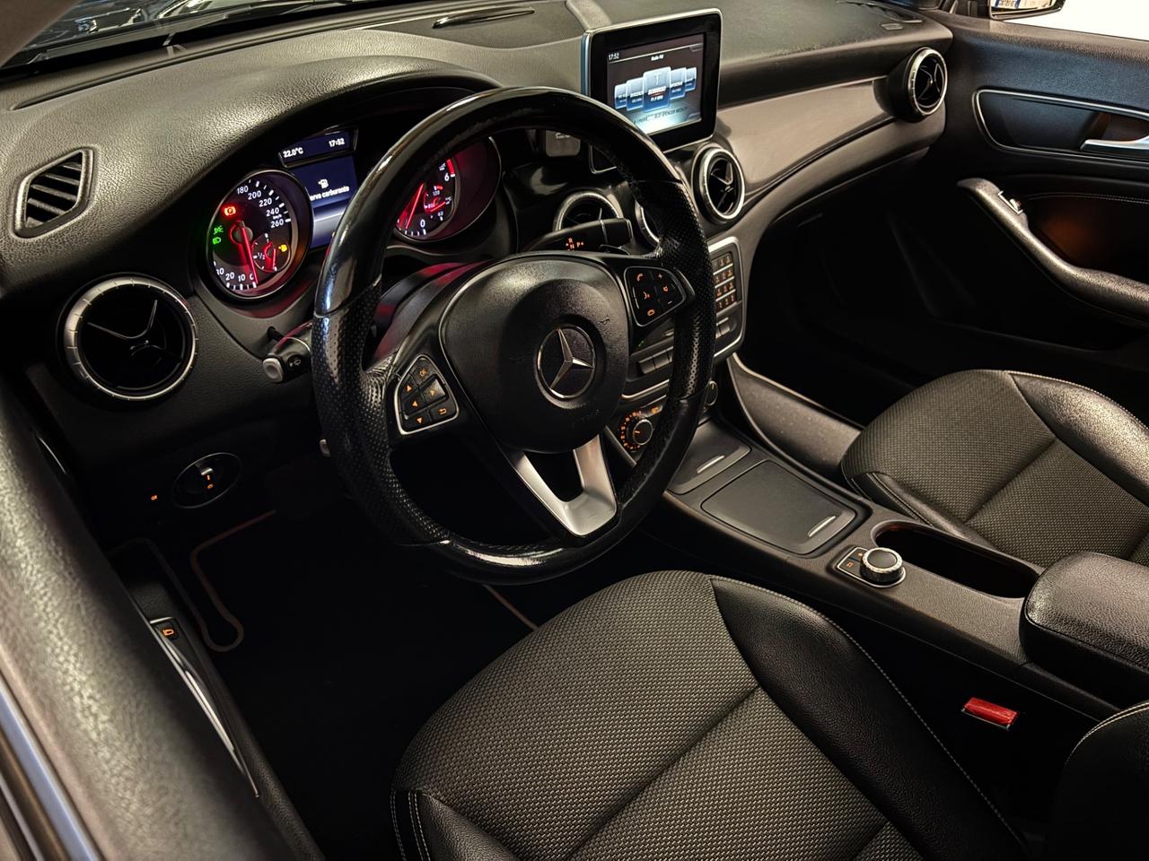 Mercedes-benz CLA 200d PREMIUM DARK