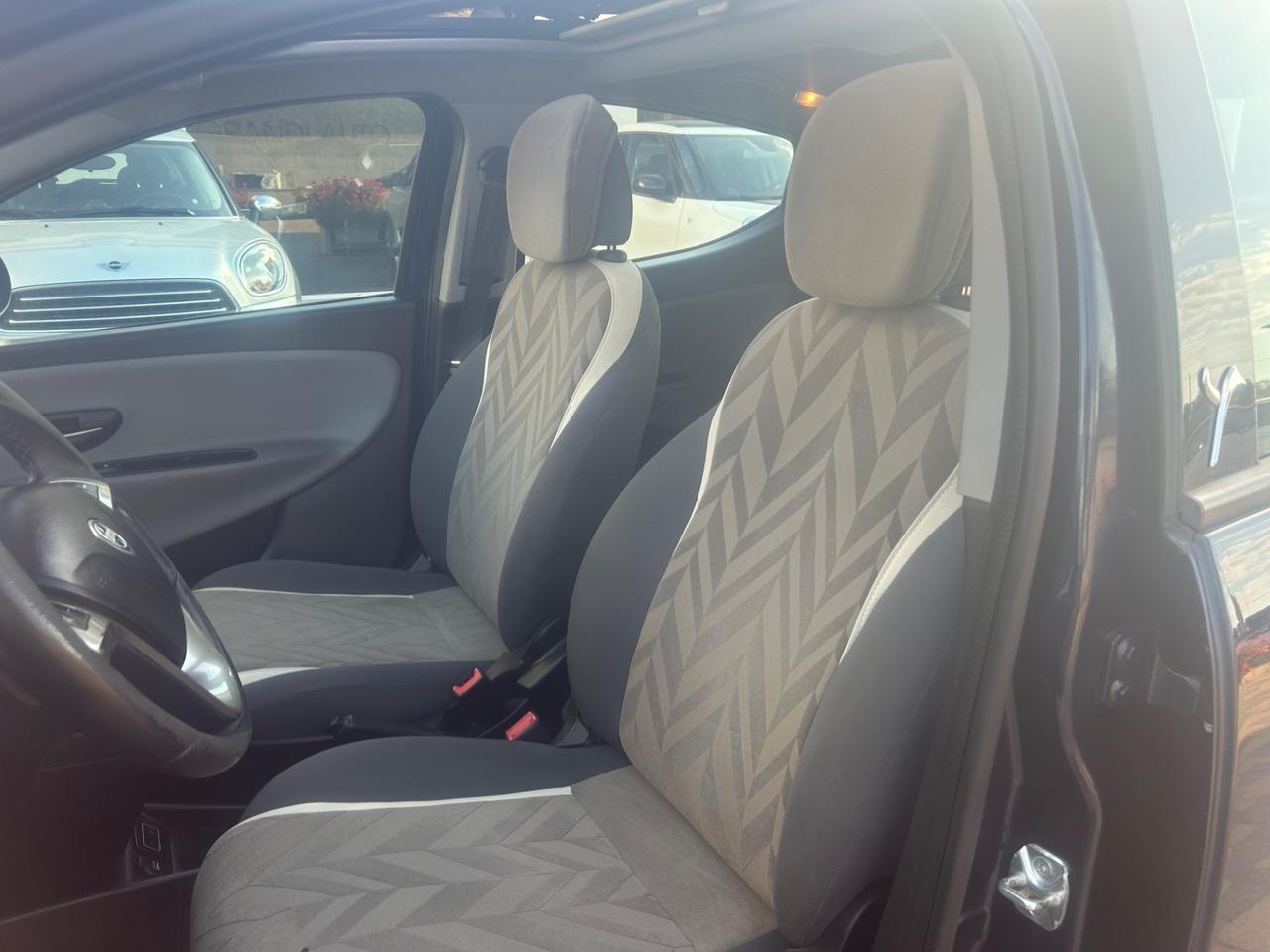 Lancia Ypsilon 1.2 69 CV 5 porte Platinum