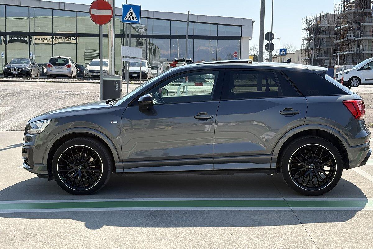 AUDI Q2 35 TFSI S tronic Identity Black