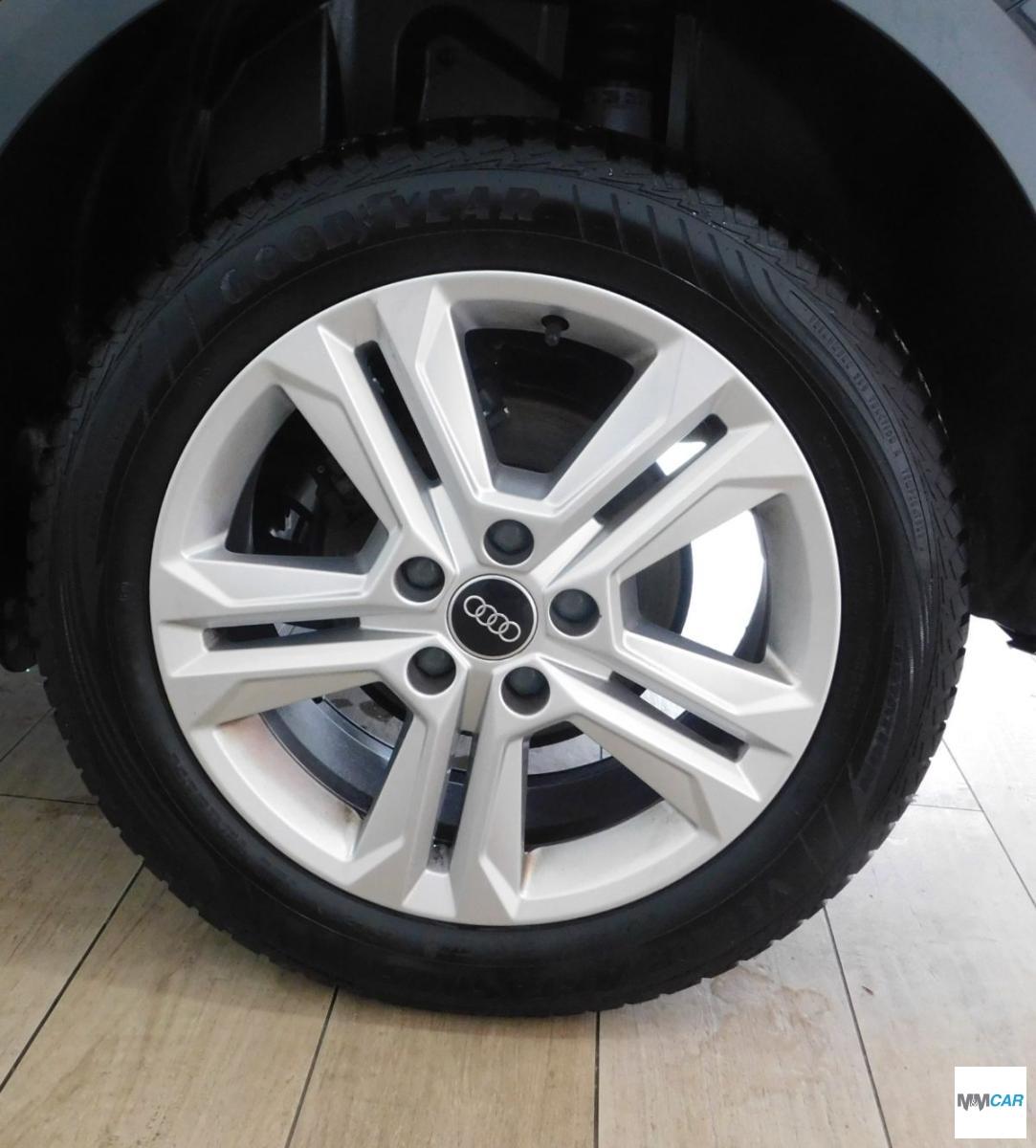 AUDI - Q2 - 35 TFSI S tronic Business Advanced