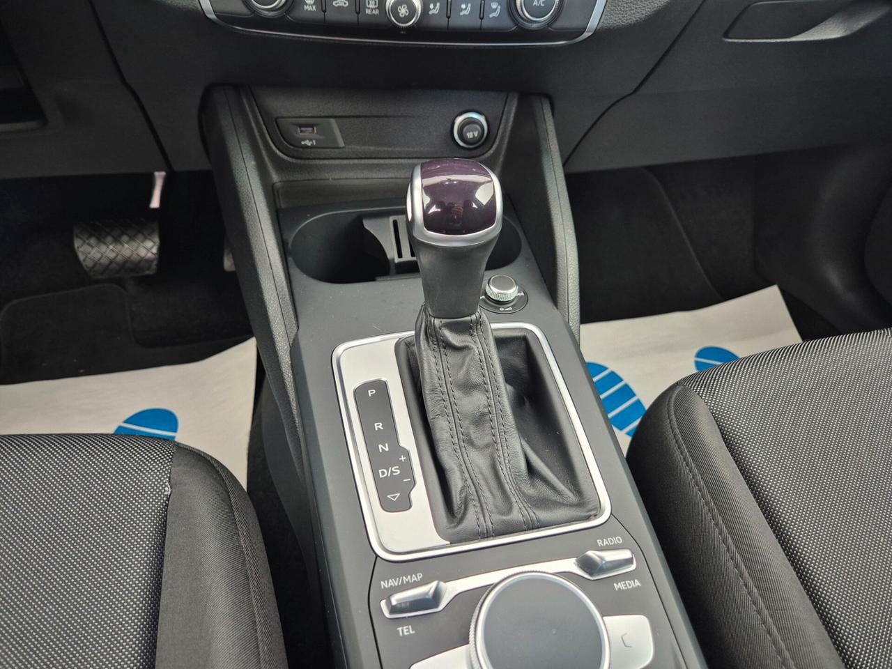 Audi Q2 30 TDI S tronic Identity Black