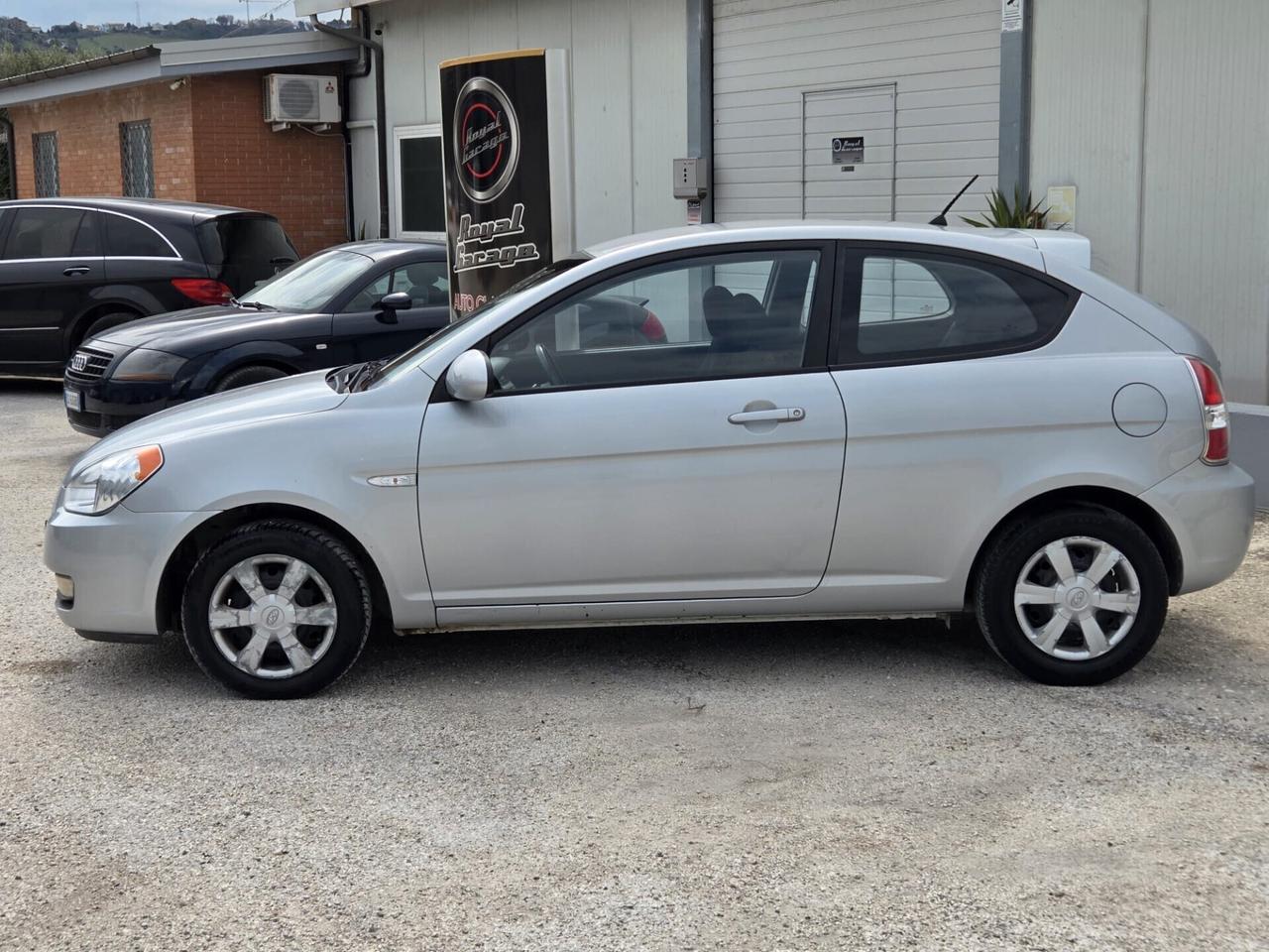 Hyundai Accent 1.4 DYNAMIC METANO -soli km 65.000-