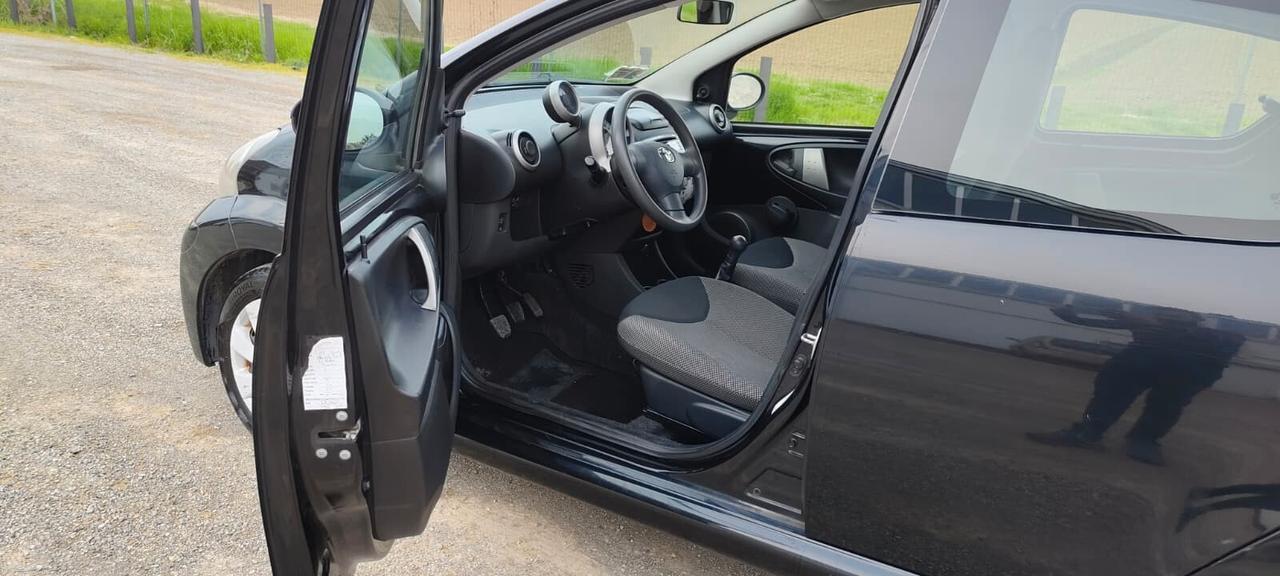 Toyota Aygo 1.0 VVT-i 69 CV 5 porte x-cool