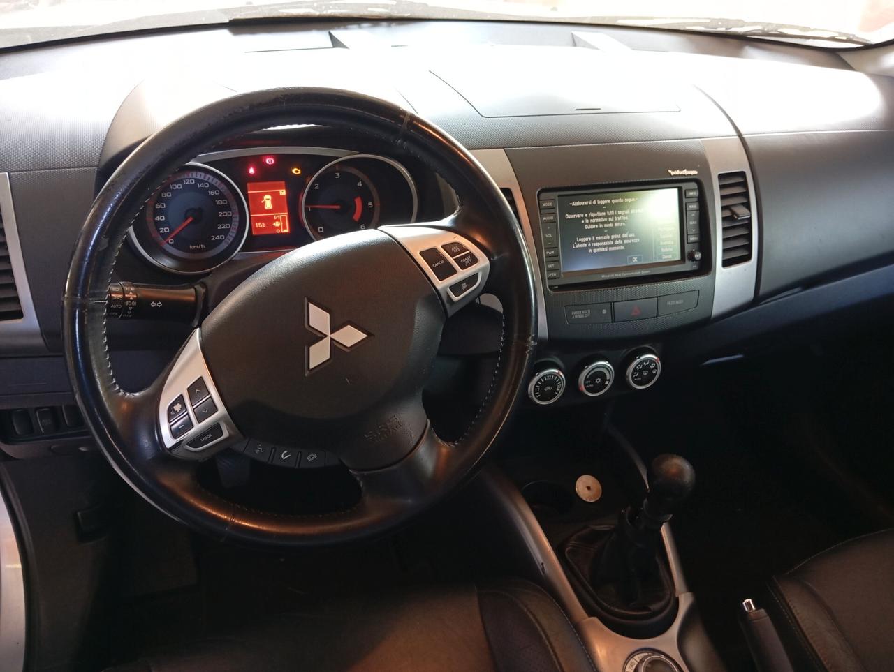 Mitsubishi Outlander 2.0 DI-D Instyle 7 p.ti 4X4