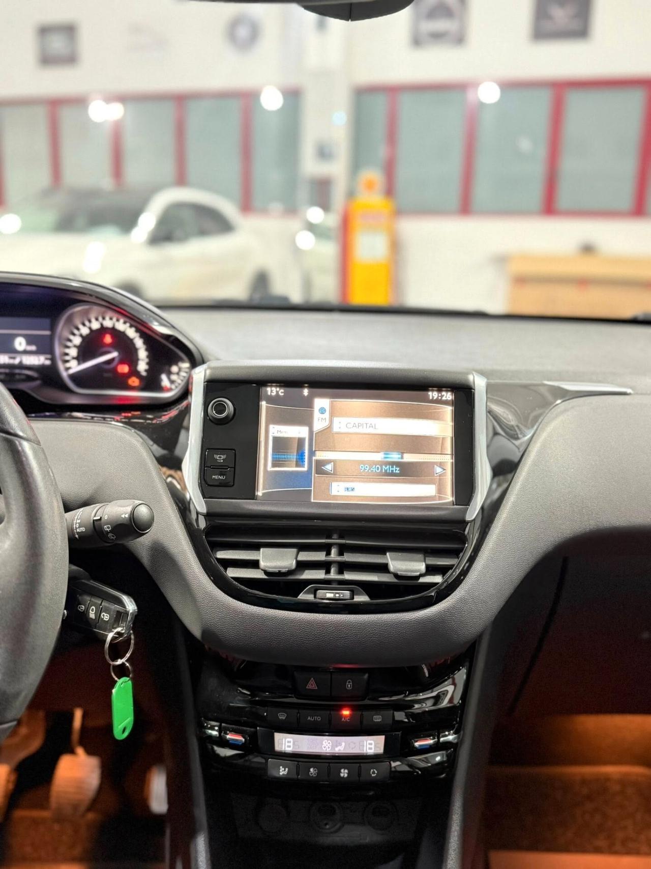 Peugeot 208 1.6 Bluehdi 92cv Allure 2013