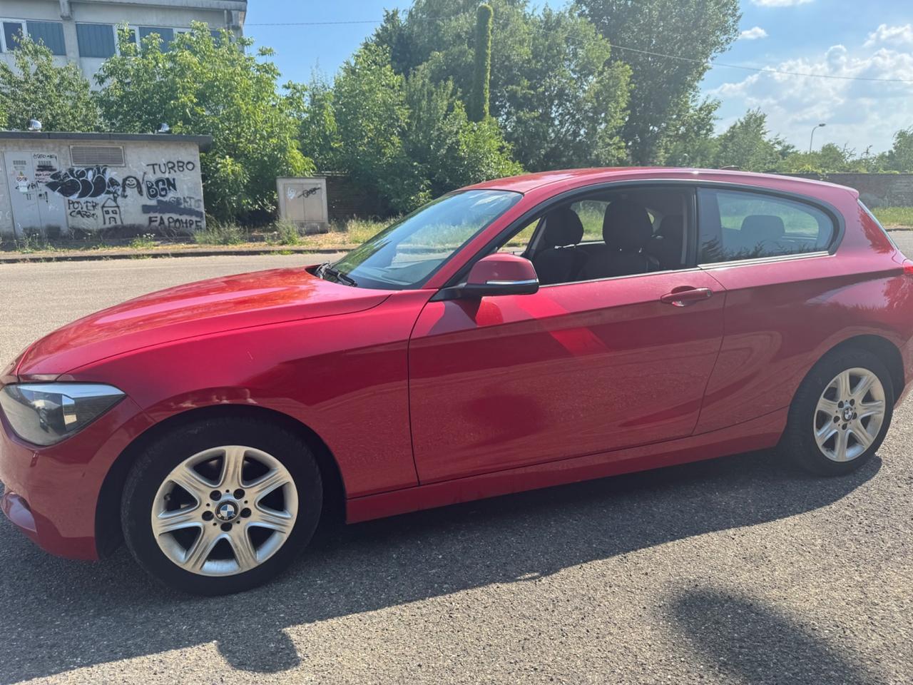 Bmw 114 114i 3p. Unique