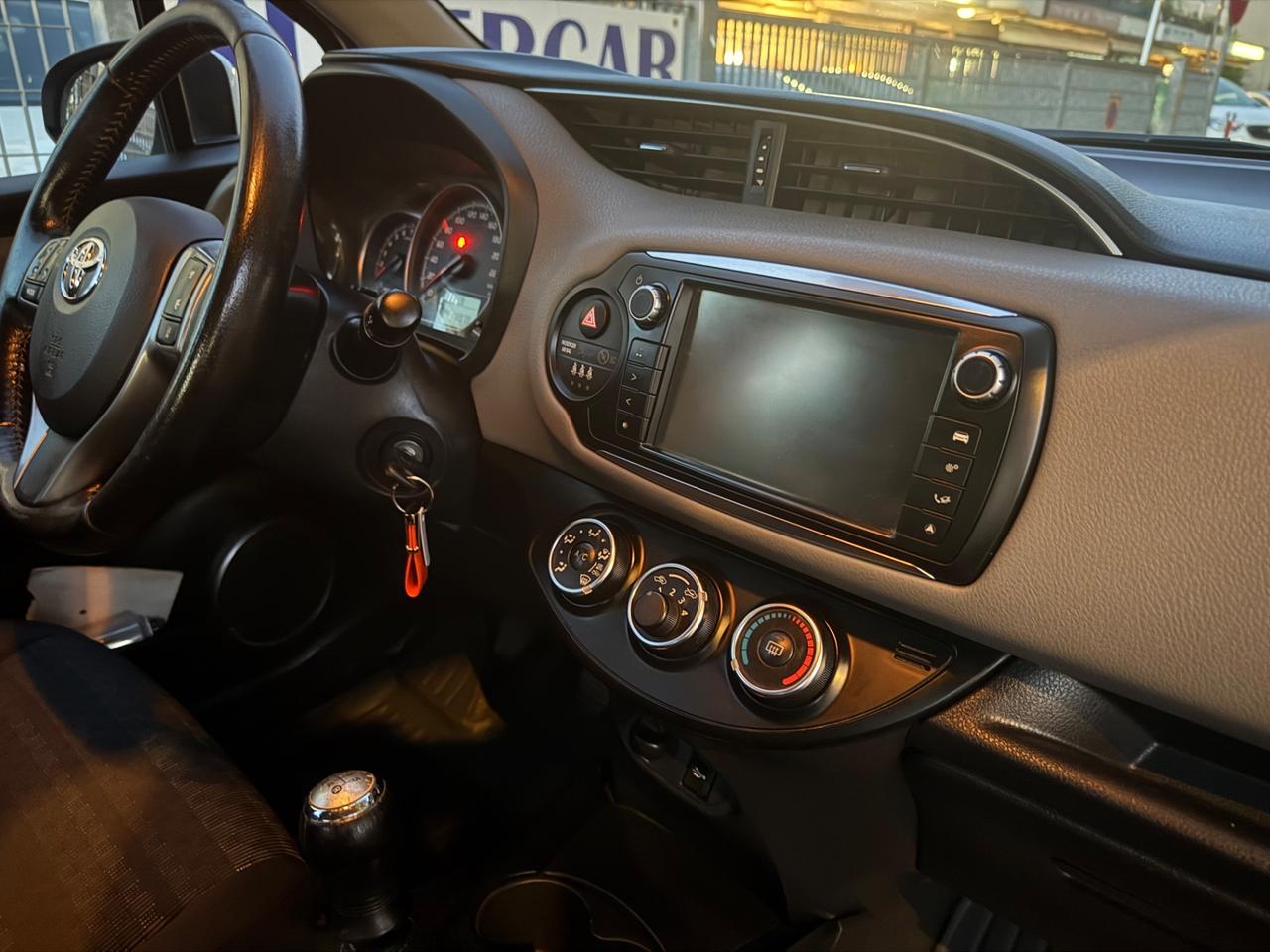 Toyota Yaris 1.0 5 porte neopaten garanzia 12 mesi