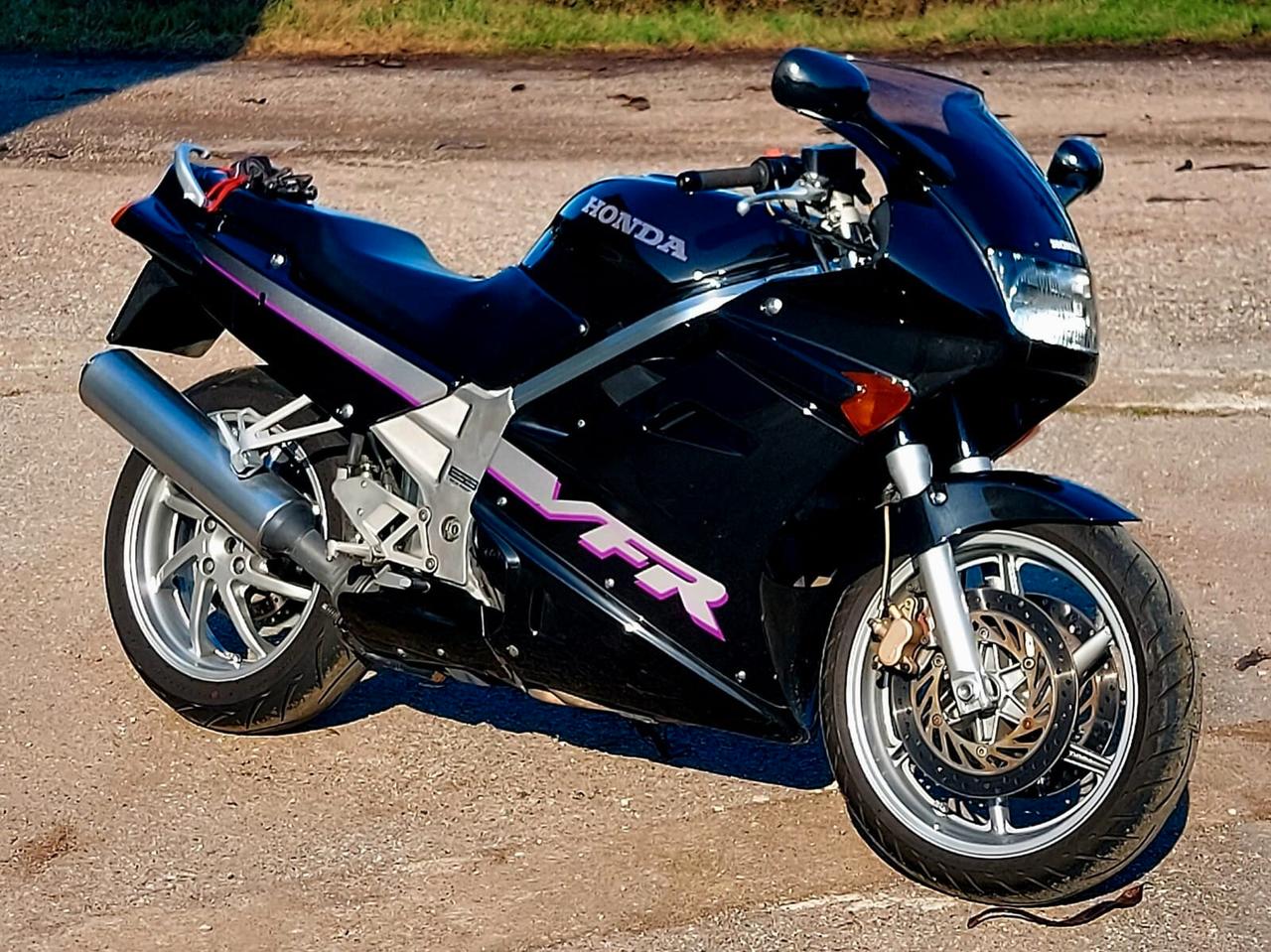 Honda VFR 750 F (iscritta asi) +3 bauletti Givi