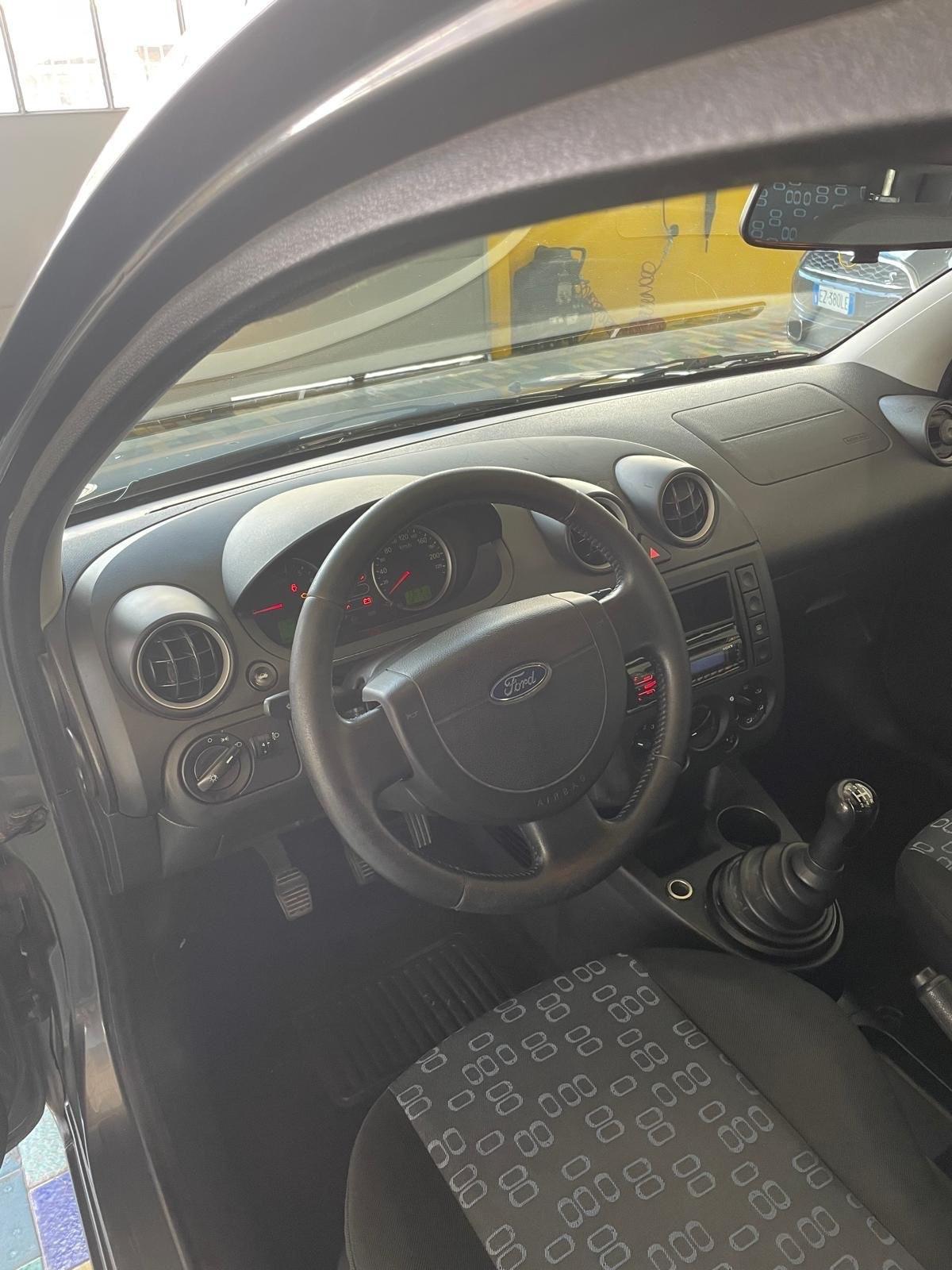 Ford Fiesta 1.2 16V 5p. Ambiente