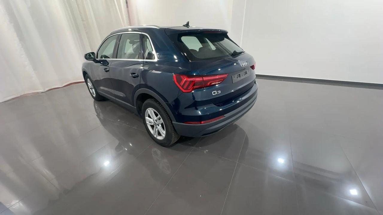 Audi Q3 35 TDI S tronic Business