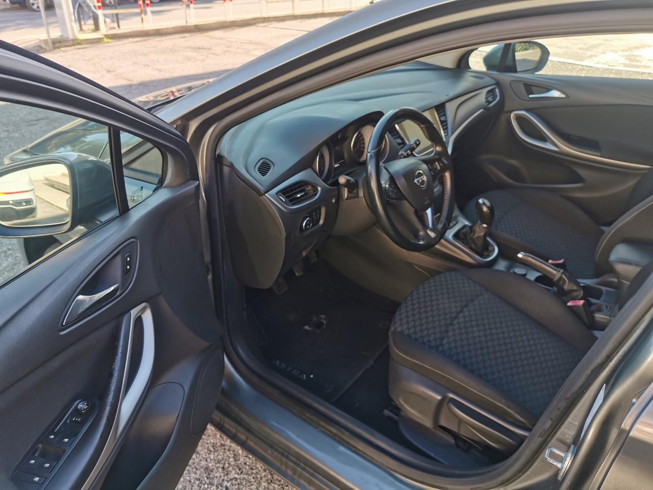 Opel Astra 1.4 Elective 5 porte