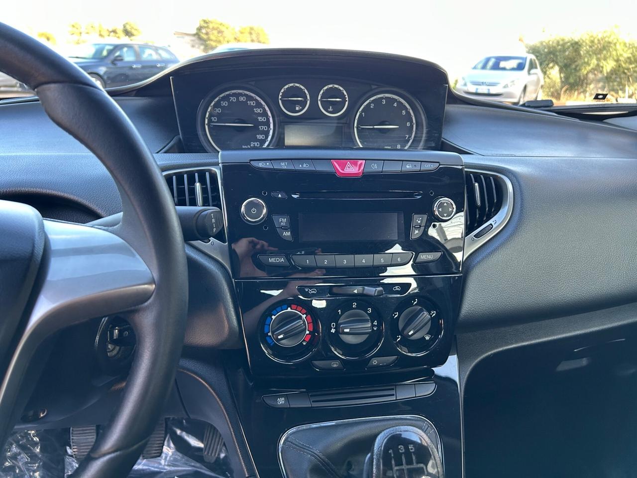 Lancia Ypsilon 1.2 69 CV 5 porte S&S Platinum