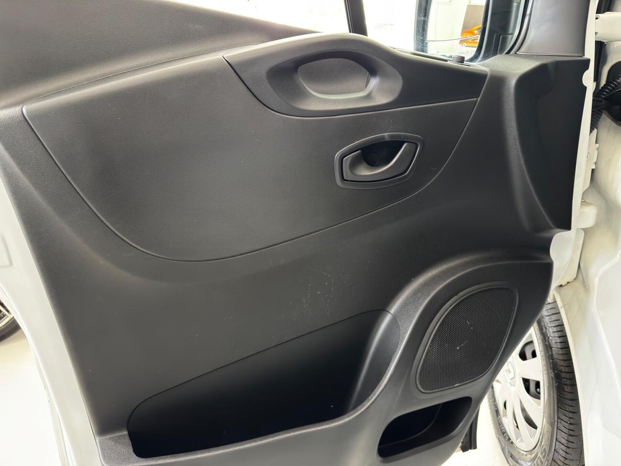 Renault Trafic T27 2.0 dCi 120CV PC-TN Zen N1