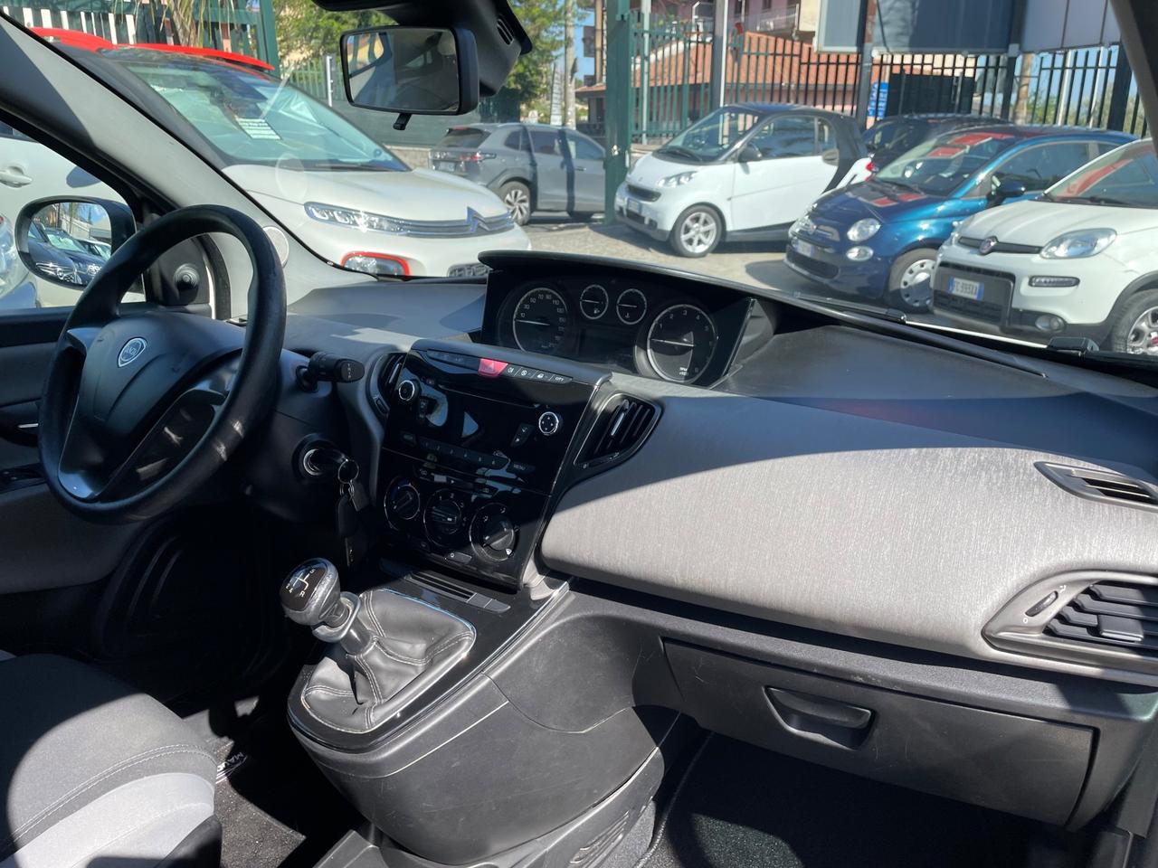 Lancia Ypsilon 1.2 69 CV 5 porte S&S Silver