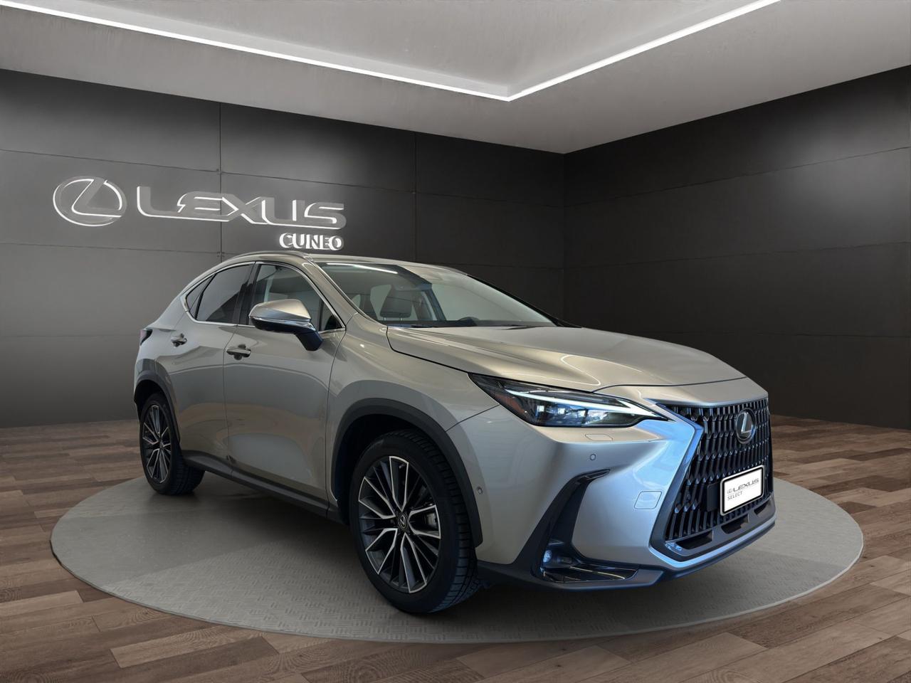 Lexus NX 350h 2.5 Luxury 4wd 244cv e-cvt