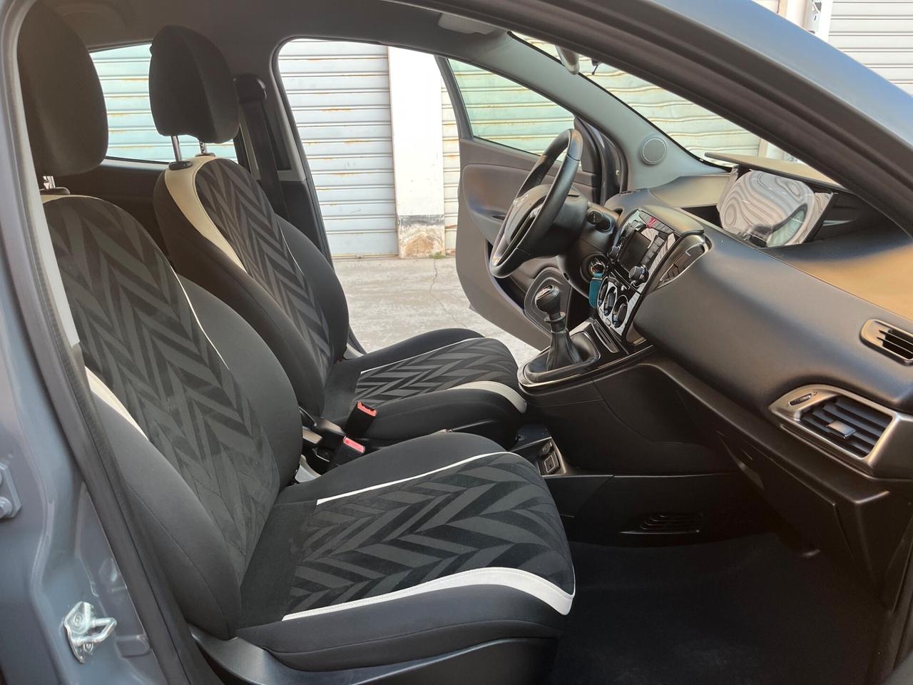 Lancia Ypsilon 1.2 69 CV 5 porte Platinum
