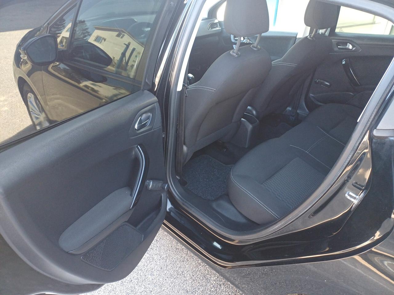 Peugeot 208 PureTech 82 5 porte Allure