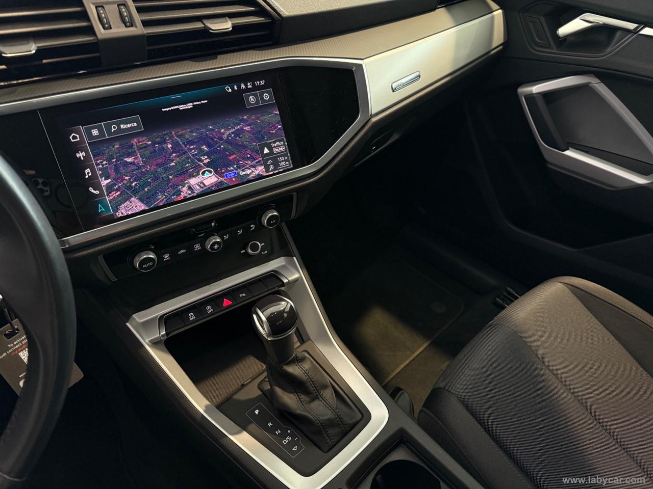 AUDI Q3 35 TDI S tronic Business Advanced