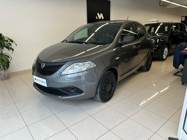 Lancia Ypsilon 1.0 FireFly 5 porte S&S Hybrid Ecochic Silver