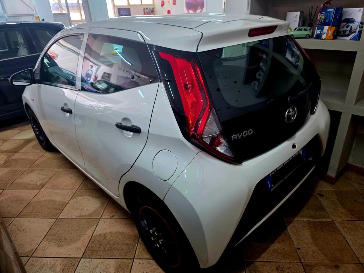 Toyota Aygo 1.0 VVT-i 69 CV 5 porte PROMO ATTIVA
