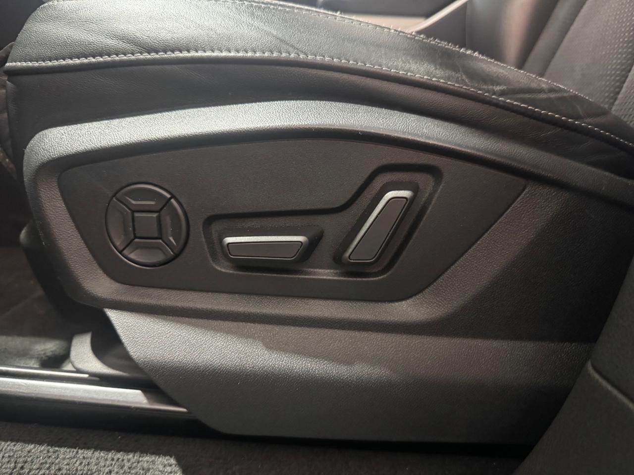 Audi Q8 SQ8 TDI quattro tiptronic sport attitude