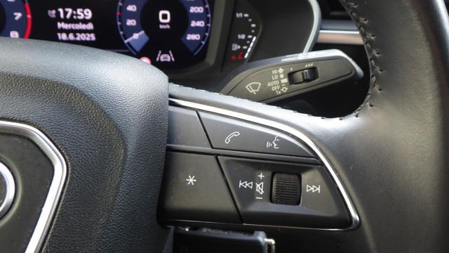 AUDI Q3 35 TFSI Business