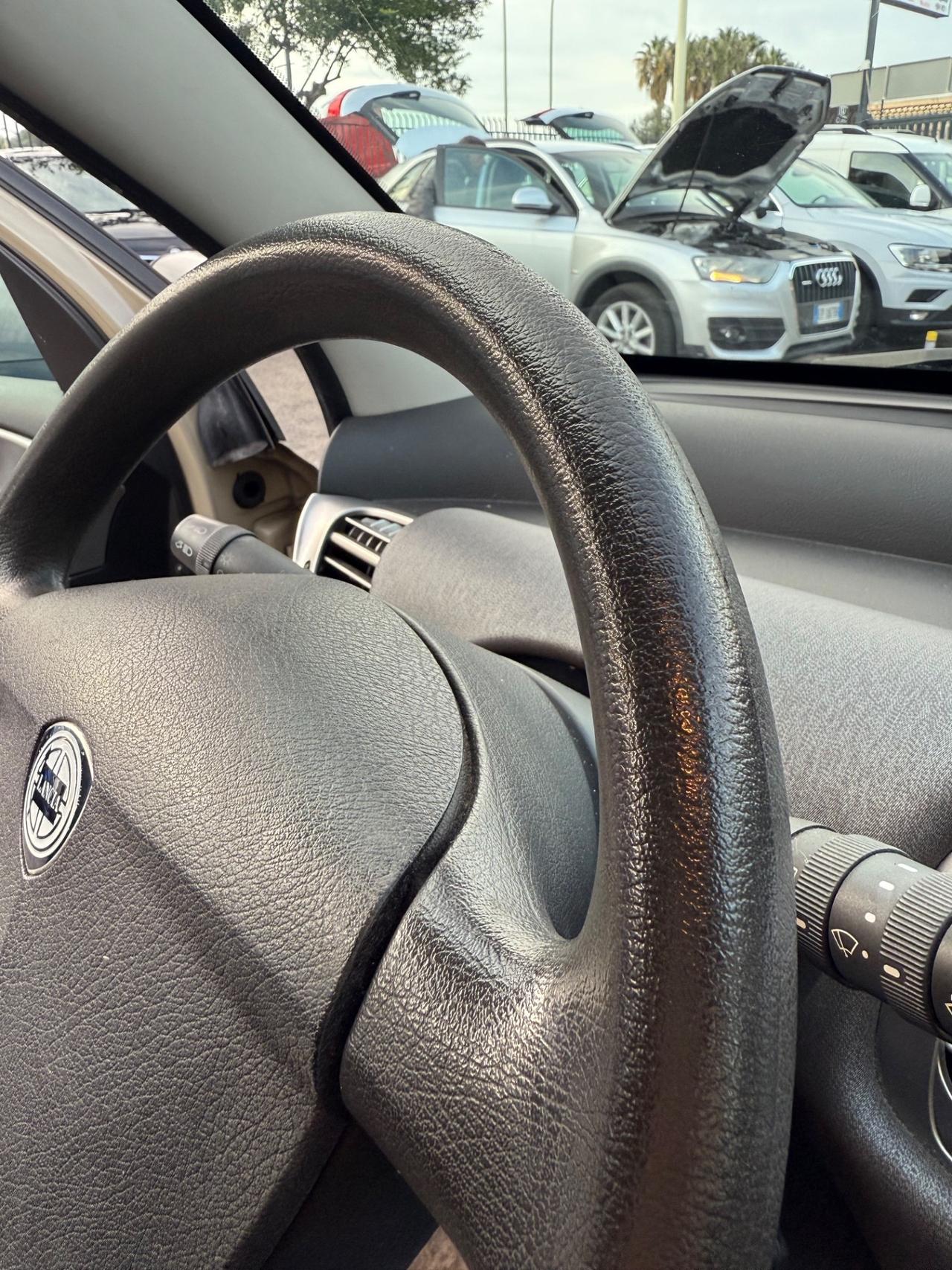 Lancia Ypsilon 1.4 16V Oro Giallo Perfetta