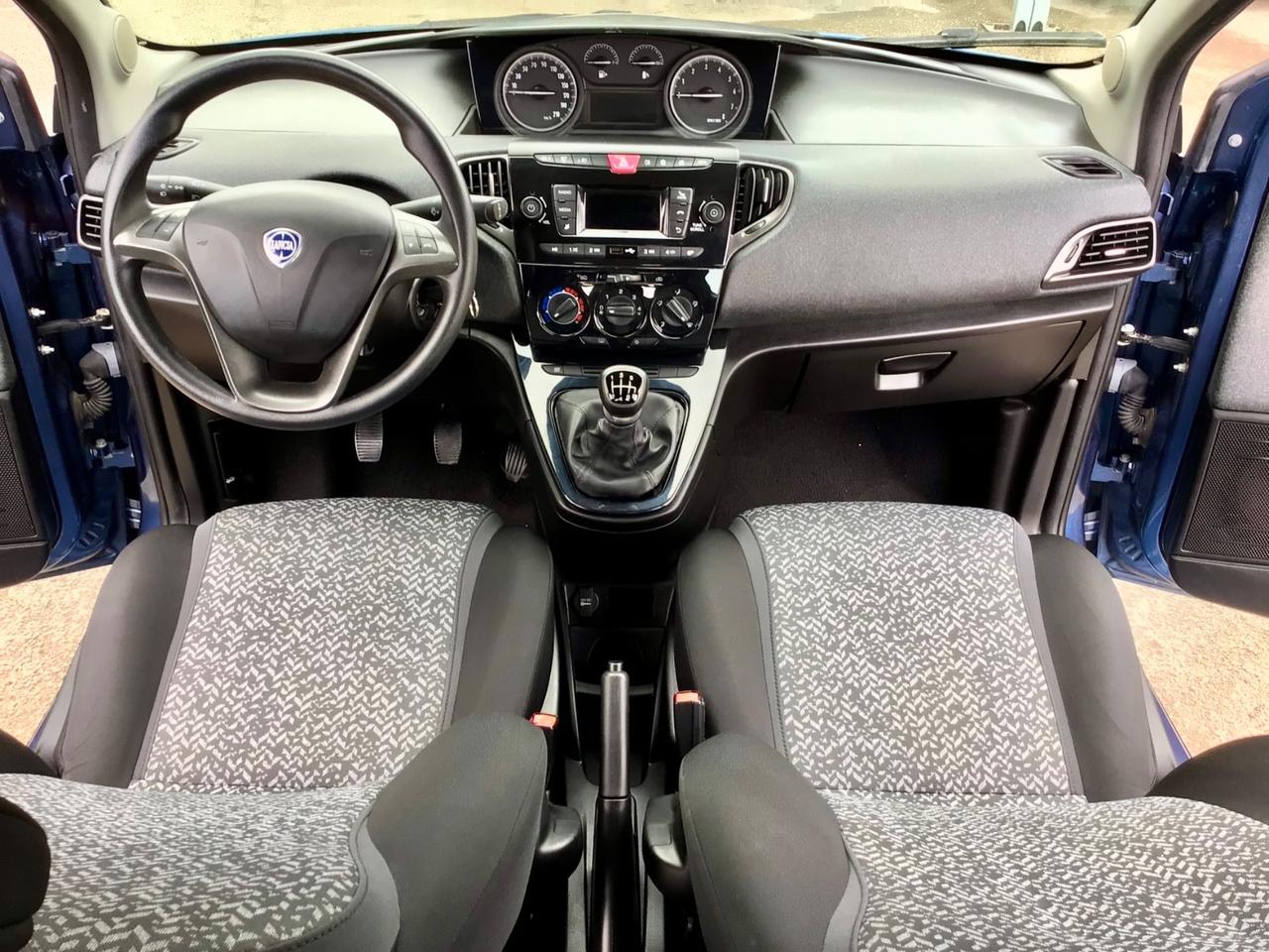 Lancia Ypsilon 1.0 FireFly 70 Cv Hybrid Silver