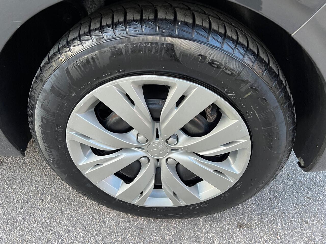 Peugeot 208 1.2 VTi 82 CV 5 porte Allure