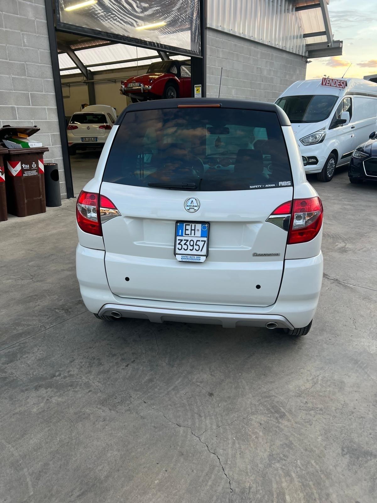 Aixam Crossover Premium Vision 4 posti si guida dai 16 anni con patente B1