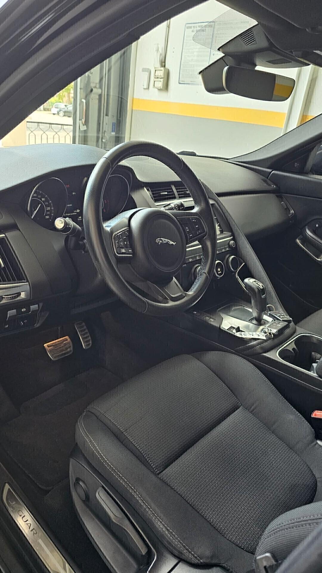 Jaguar E-Pace 2020 R-Dynamic HSE