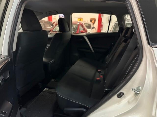 Toyota RAV 4 RAV4 2.0 D-4D 2WD Style White Ed.