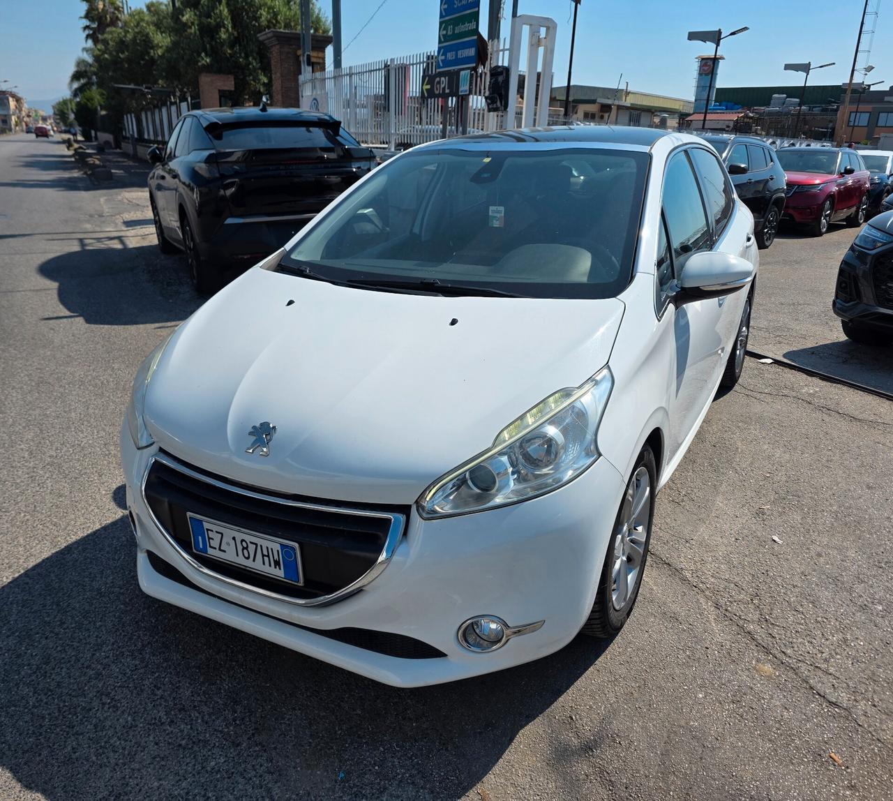 Peugeot 208 1.4 HDi 68 CV 5 porte Allure