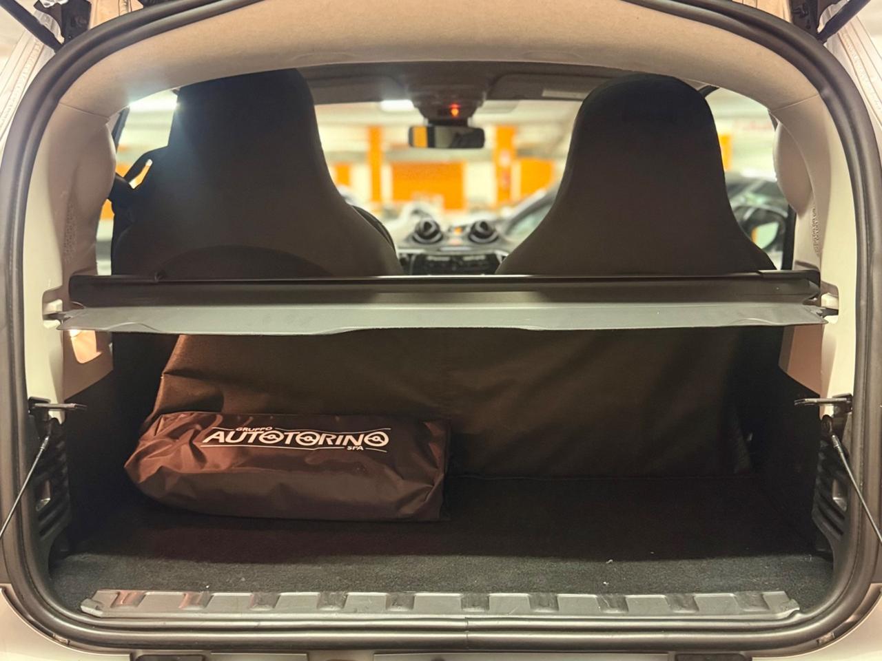 BELLISSIMA SMART FORTWO ADATTA A NEOPATENTATI CON TETTO PANORAMICO CON SOLI 69.625 KM