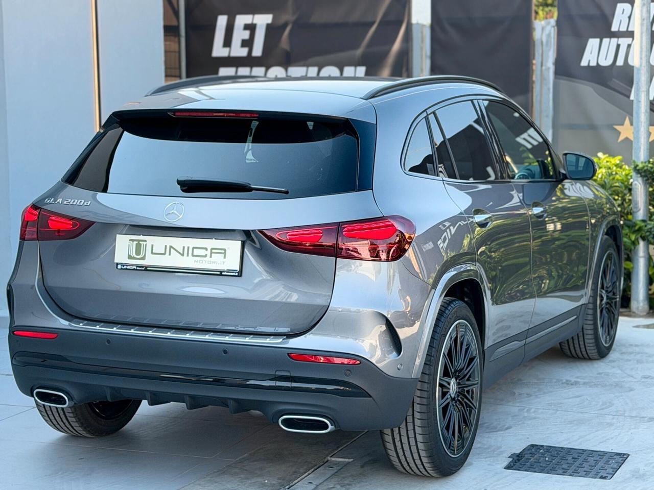 Mercedes-benz GLA 200 d 2.0 150 CV KM0 AMG Premium Plus IVA ESPOSTA