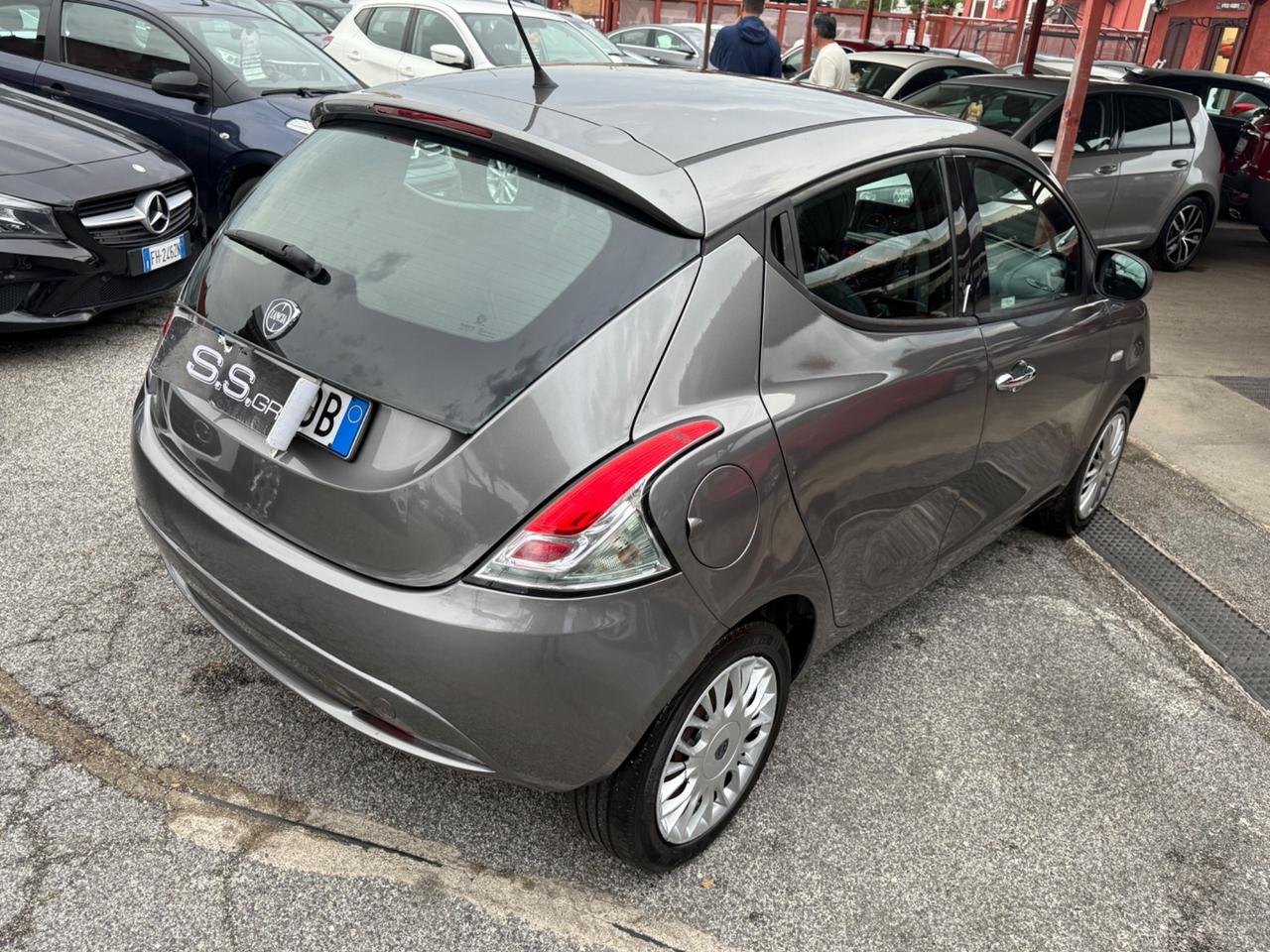 Ypsilon 1.2 69 CV 5 porte/rate/permute/garanzia
