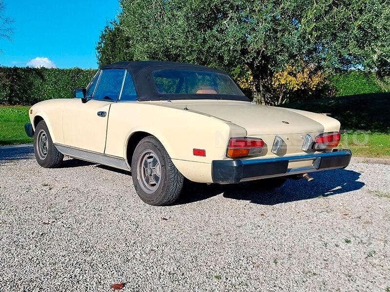 Fiat 124 Spider 2000 i.e. (1980) — Avorio • Interni Biscotto CRS
