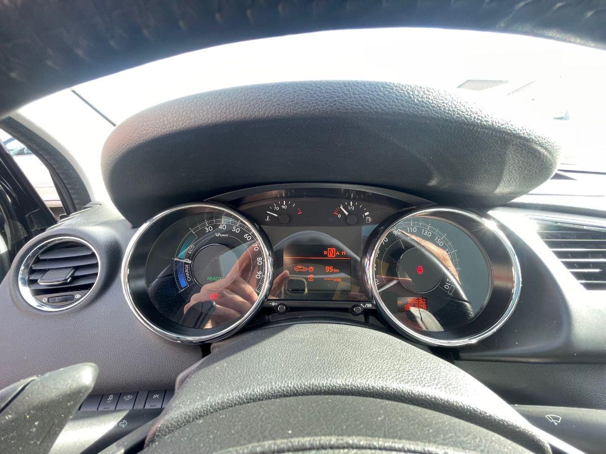 PEUGEOT - 3008 - HYbrid4