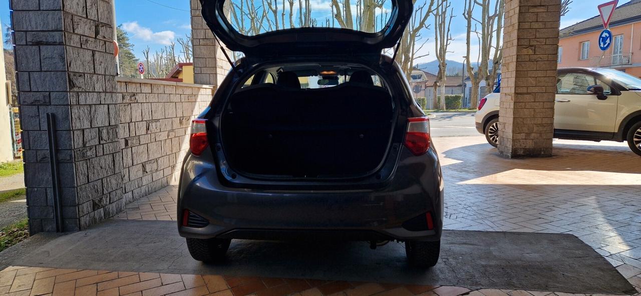 Toyota Yaris 1.5 5 porte 37.400 km Tagliandi