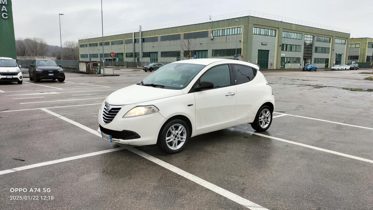 Lancia Ypsilon 1.2 69 CV Platinum