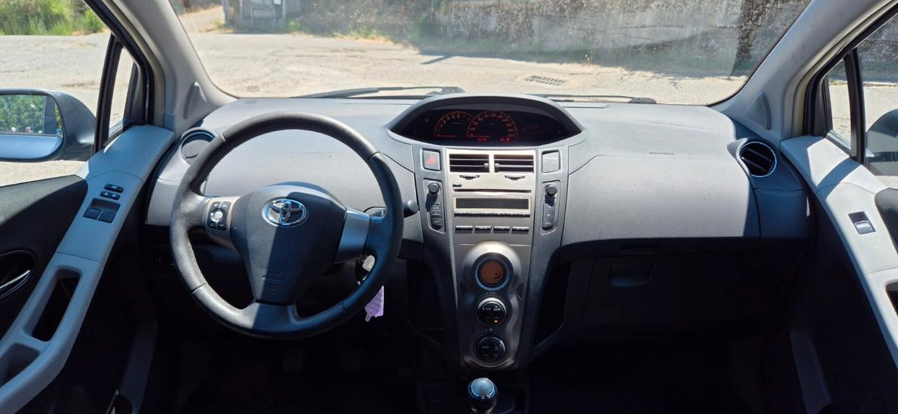 Toyota Yaris 1.0 5 porte Sol-2011-E5 -Ok neopatentati