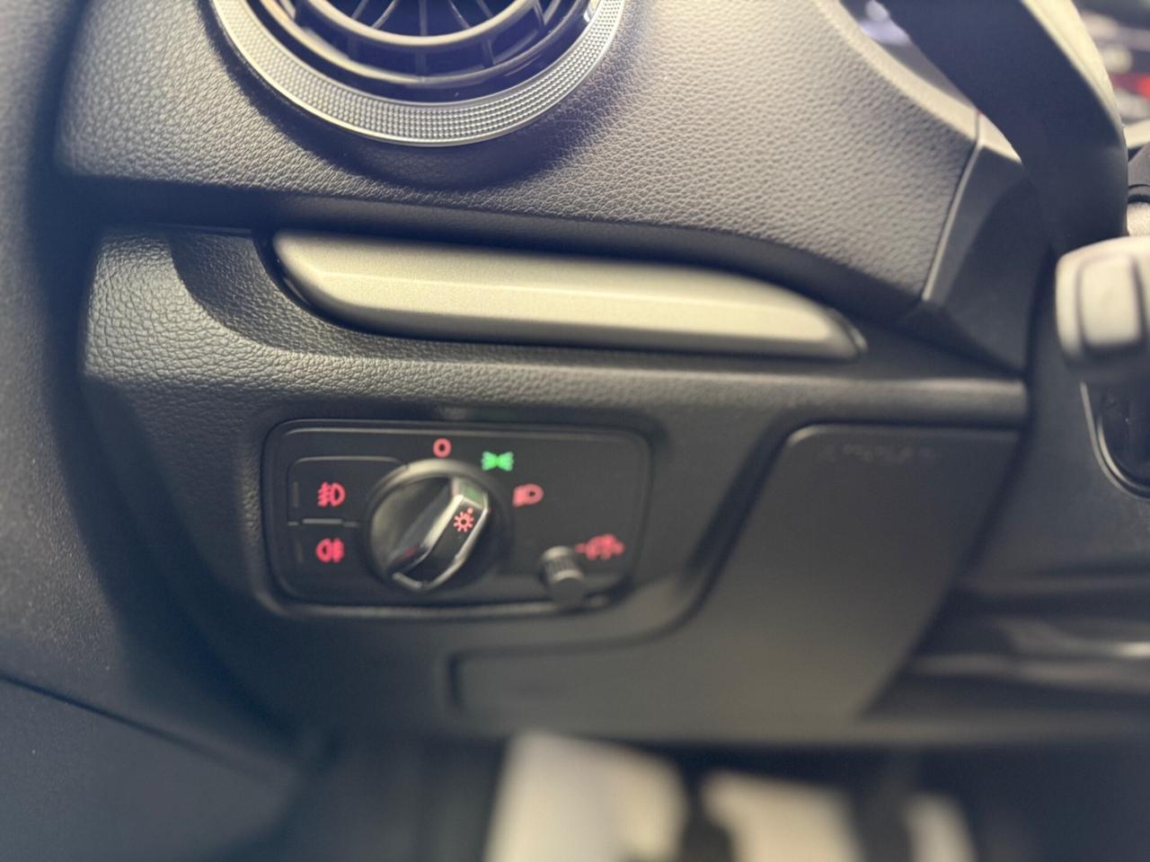A3 Sportback 1.6 tdi Ambiente 105 cv okneopatentati
