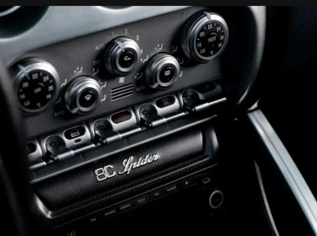 Alfa Romeo 8C Spider numerata solo 500 esemplari