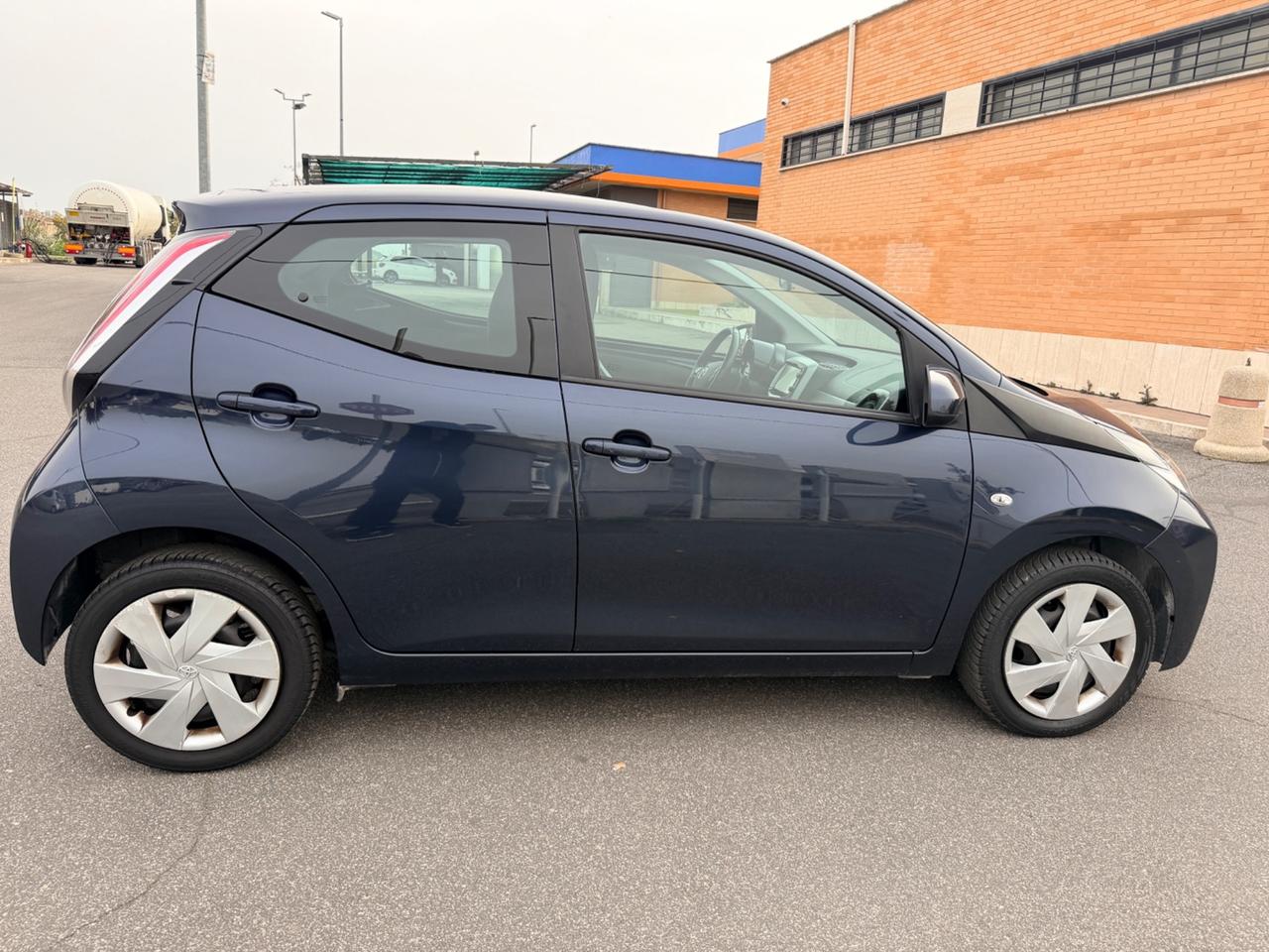 Toyota Aygo 1.0 VVT-i 69 CV 5 porte x-play