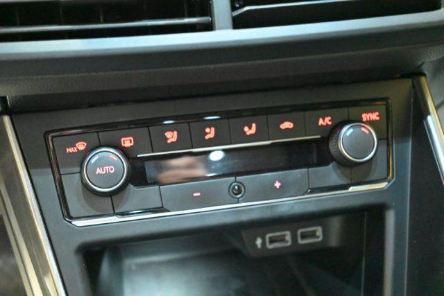 VOLKSWAGEN Polo Business 1.0 TGI 5p.R-LINE BMT NAVI PDC 16"CARPLAY