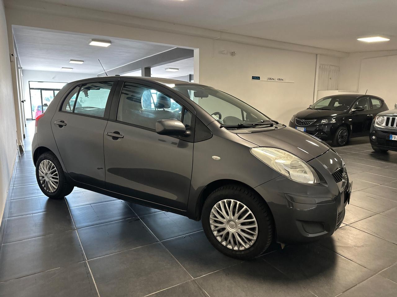 TOYOTA YARIS 1.0 NEOPATENTATI 69CV GARANZIA