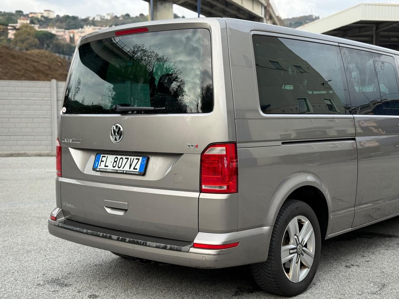 Volkswagen Caravelle 2.0 TDI 150CV DSG PL 9 posti