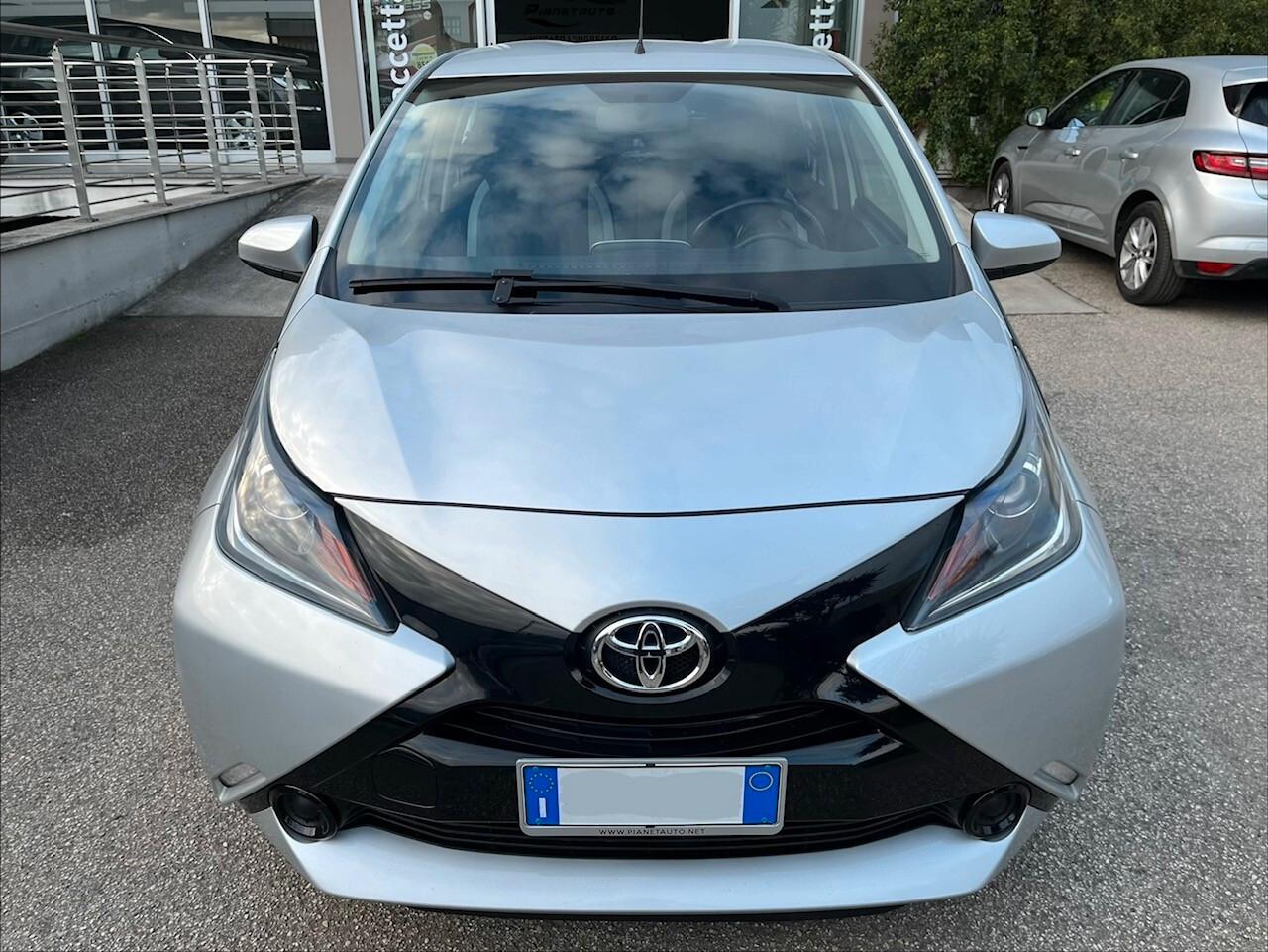 Toyota Aygo 5pt 1.0 Benz. 70cv x-pure CAMERA/TEL/CLIMA PERF.