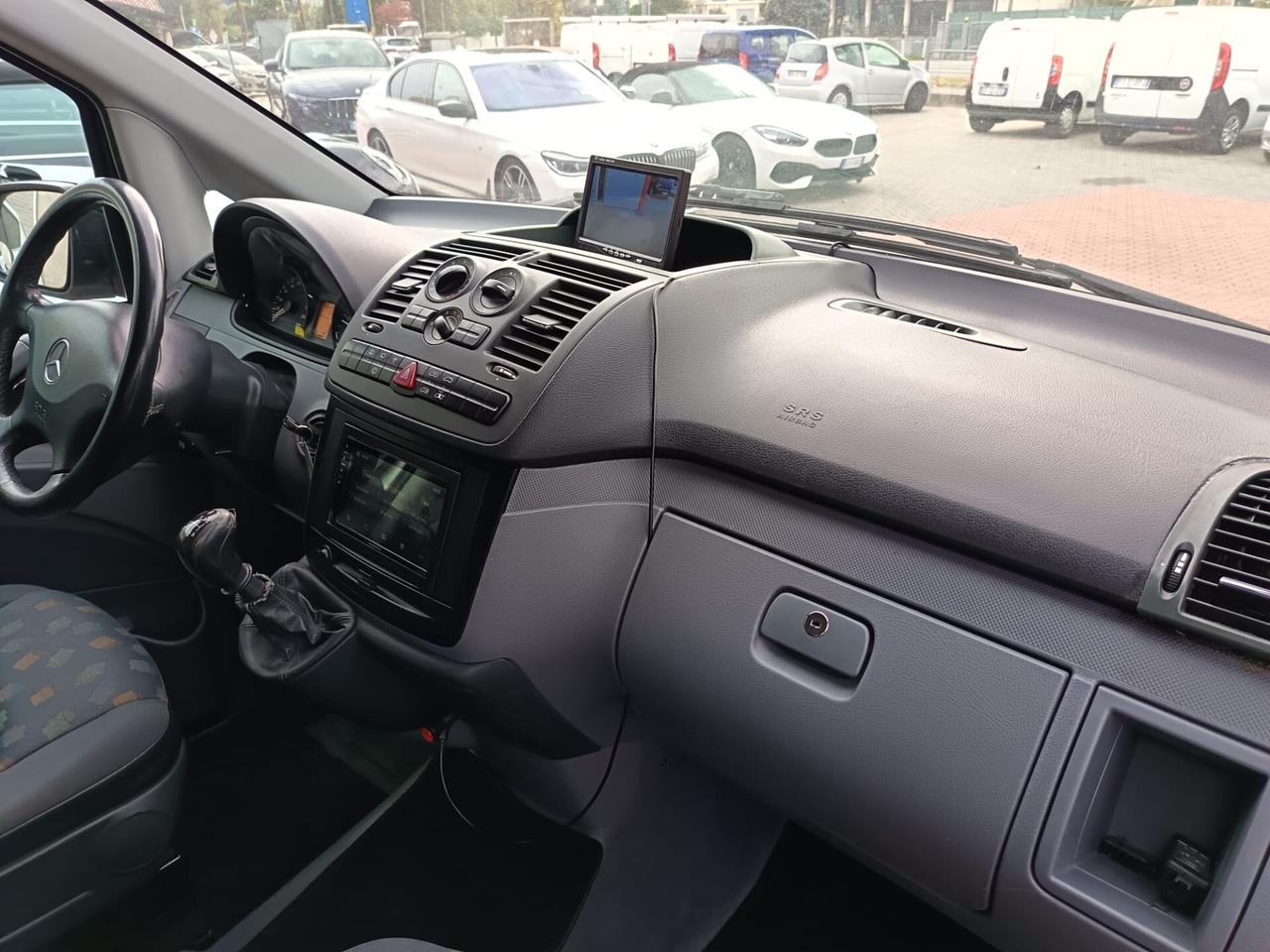 Mercedes Vito 111 cdi compact 8 sedili e gancio traino