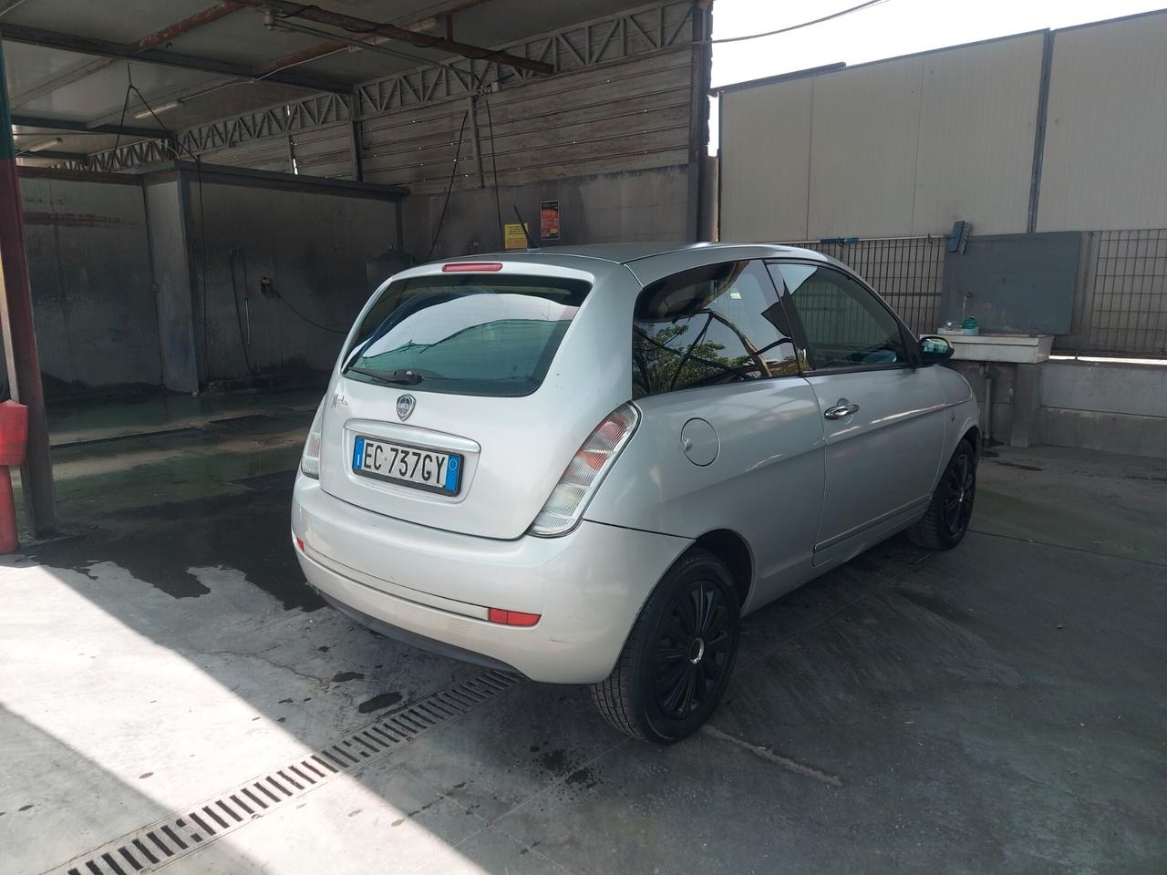 Lancia Ypsilon 1.2b 2010 clima ecc